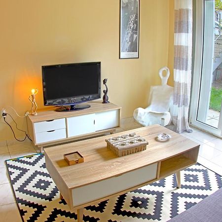 Stylish City Center Garden Apartment Athènes Extérieur photo