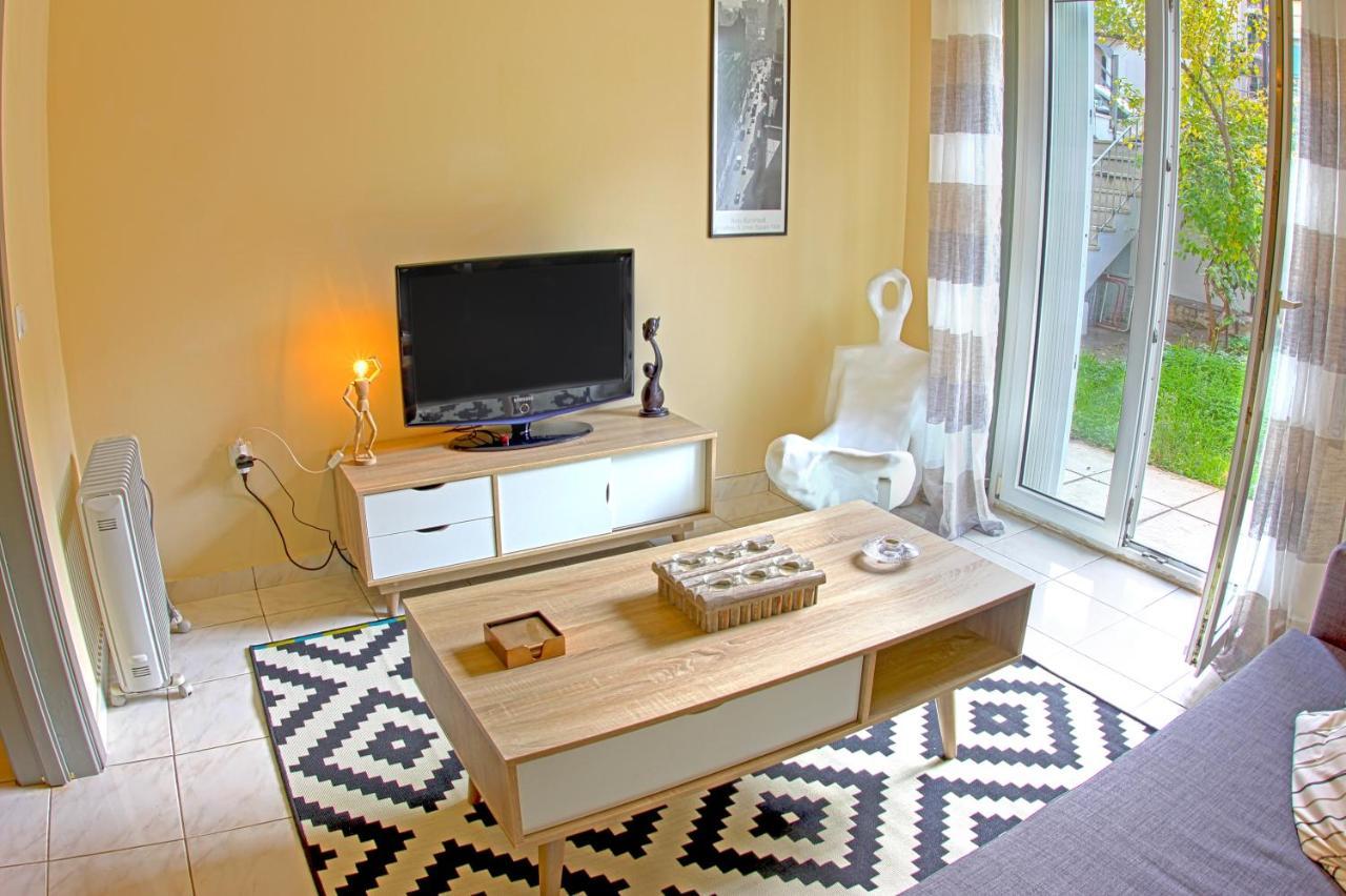 Stylish City Center Garden Apartment Athènes Extérieur photo